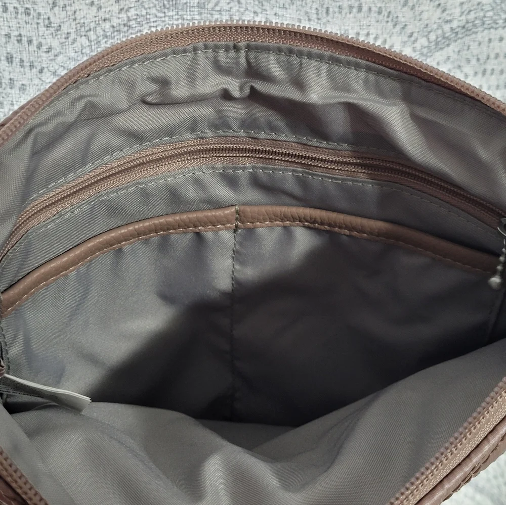 Baggallini Rose Pink Metallic Quilted Crossbody "For Life's Journey" - Picture 11 of 15